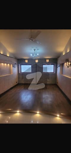 500 Yards Bungalow Available For Rent For Commercial Use