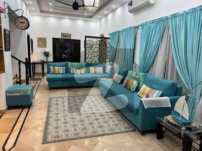 Beautiful One Unit 300 Sq Yards 4 Bed DD House For Sale In Juhar Block 14