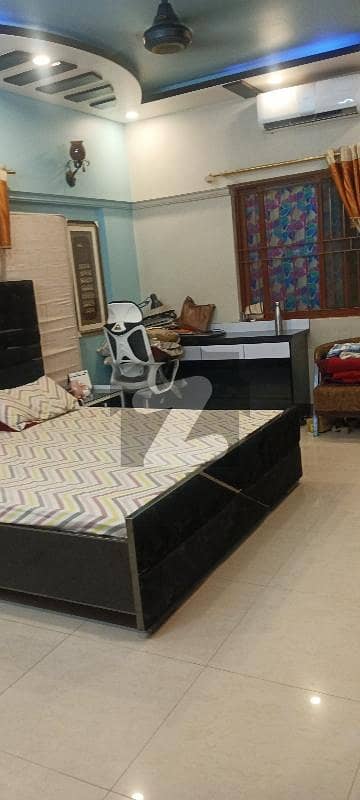 فریرے ٹاؤن کراچی میں 3 کمروں کا 10 مرلہ فلیٹ 5.6 کروڑ میں برائے فروخت۔