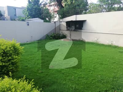 ایف ۔ 7 اسلام آباد میں 7 کمروں کا 1 کنال مکان 9.95 لاکھ میں کرایہ پر دستیاب ہے۔