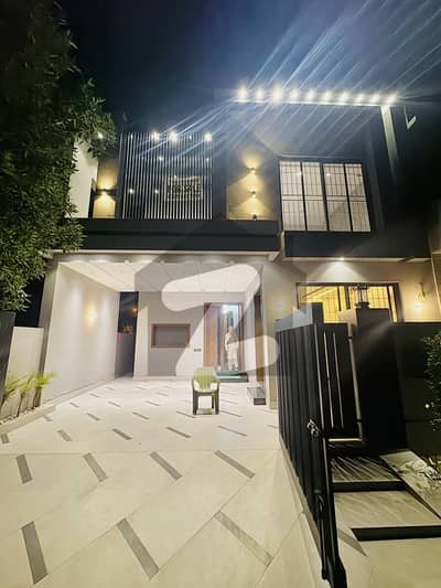 8 Marla Brand New House Available For Sale