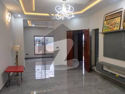 بحریہ ٹاؤن فیز 8 ۔ بلاک ایل بحریہ ٹاؤن فیز 8,بحریہ ٹاؤن راولپنڈی,راولپنڈی میں 2 کمروں کا 8 مرلہ زیریں پورشن 55.0 ہزار میں کرایہ پر دستیاب ہے۔