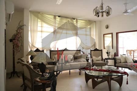 1000 Yard Luxury Bungalow Prime Chance Deal In DHA Phase 4