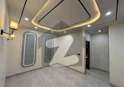 پی آئی اے ایمپلائز ہاؤسنگ سوسائٹی ملتان میں 5 کمروں کا 8 مرلہ مکان 1.2 لاکھ میں کرایہ پر دستیاب ہے۔