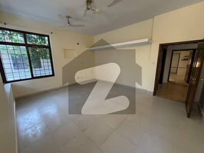 ایف ۔ 8 اسلام آباد میں 6 کمروں کا 1 کنال مکان 6.0 لاکھ میں کرایہ پر دستیاب ہے۔