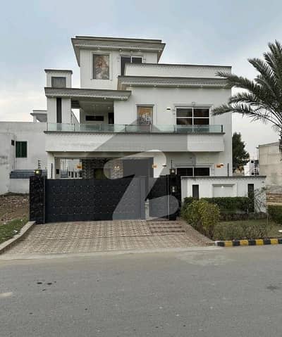 Buy Prime Location 10 Marla House At Highly Affordable Price