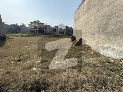 8 Marla Plot For Sale For Investors