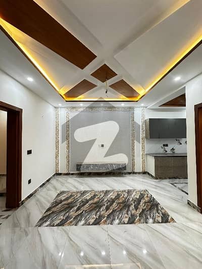 ایڈن بولیوارڈ ہاؤسنگ سکیم کالج روڈ,لاہور میں 6 کمروں کا 6 مرلہ مکان 2.15 کروڑ میں برائے فروخت۔