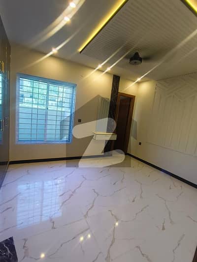 بحریہ ٹاؤن فیز 8 بحریہ ٹاؤن راولپنڈی,راولپنڈی میں 3 کمروں کا 1 کنال بالائی پورشن 98.0 ہزار میں کرایہ پر دستیاب ہے۔