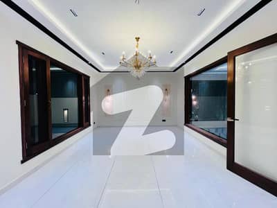 ڈی ایچ اے فیز 8 ڈی ایچ اے ڈیفینس,کراچی میں 6 کمروں کا 1 کنال مکان 8.0 لاکھ میں کرایہ پر دستیاب ہے۔