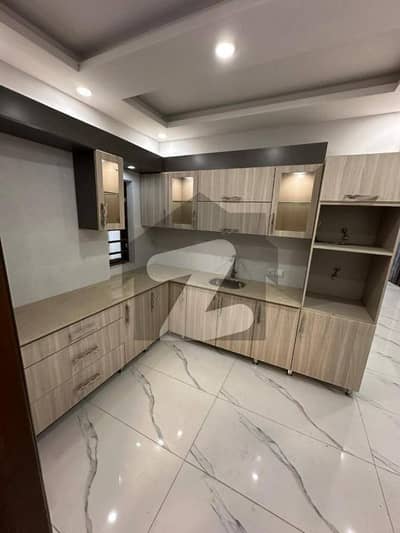 میٹروپولِز ریزیڈینسی جناح ایونیو,کراچی میں 3 کمروں کا 9 مرلہ فلیٹ 2.8 کروڑ میں برائے فروخت۔