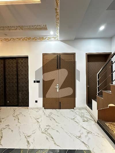 پی جی ای سی ایچ ایس فیز 2 پنجاب گورنمنٹ ایمپلائیز سوسائٹی,لاہور میں 6 کمروں کا 5 مرلہ مکان 2.35 کروڑ میں برائے فروخت۔