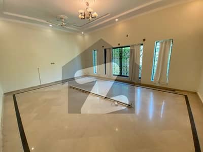 Well Maintained 5 Beds Luxury House Available For Rent In F8