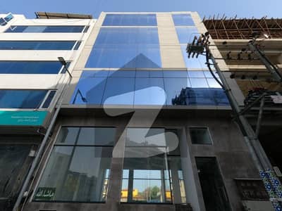 خیابان اتحاد روڈ کراچی میں 8 مرلہ Studio عمارت 70.0 کروڑ میں برائے فروخت۔