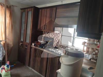 شہید ملت روڈ کراچی میں 4 کمروں کا 8 مرلہ فلیٹ 2.0 لاکھ میں کرایہ پر دستیاب ہے۔