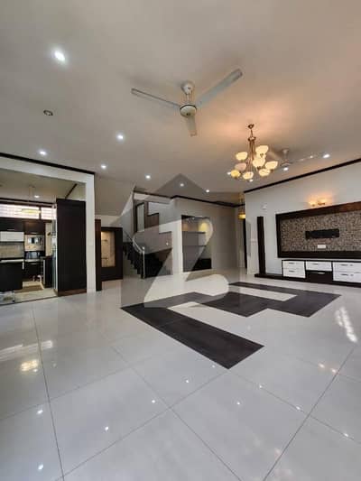 کے ڈی اے سکیم 1 کراچی میں 6 کمروں کا 1 کنال مکان 26.0 کروڑ میں برائے فروخت۔