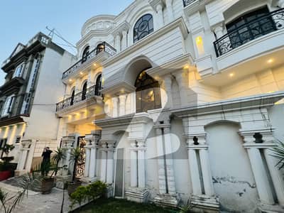 ورسک روڈ پشاور میں 9 کمروں کا 10 مرلہ مکان 5.5 کروڑ میں برائے فروخت۔