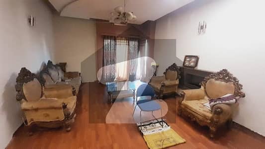 01 Kanal Beautiful & Well Maintained House For Sale In DHA Phase 04