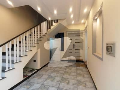 بوسٹن ویلی راولپنڈی میں 4 کمروں کا 5 مرلہ مکان 2.6 کروڑ میں برائے فروخت۔