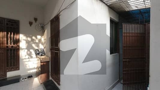 بہادر آباد گلشنِ اقبال ٹاؤن,کراچی میں 4 کمروں کا 9 مرلہ زیریں پورشن 4.25 کروڑ میں برائے فروخت۔