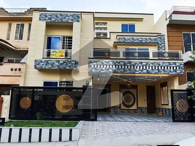 جناح گارڈنز ایف ای سی ایچ ایس,اسلام آباد میں 6 کمروں کا 10 مرلہ مکان 5.5 کروڑ میں برائے فروخت۔