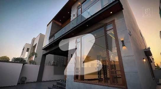 ڈی ایچ اے فیز 8 - زون ڈی ڈی ایچ اے فیز 8,ڈی ایچ اے ڈیفینس,کراچی میں 6 کمروں کا 1 کنال مکان 25.0 کروڑ میں برائے فروخت۔