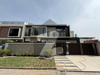 بش ایگزیکٹو ولاز ملتان میں 5 کمروں کا 17 مرلہ مکان 6.4 کروڑ میں برائے فروخت۔