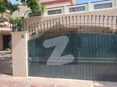 Get An Attractive Prime Location House In Karachi