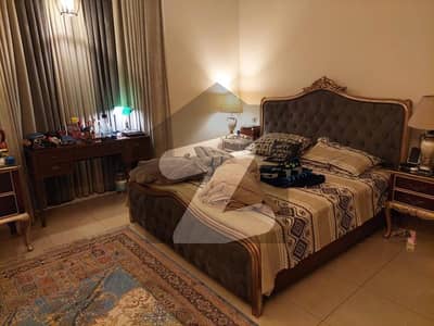 کریک وسٹا ڈی ایچ اے فیز 8,ڈی ایچ اے ڈیفینس,کراچی میں 3 کمروں کا 14 مرلہ فلیٹ 9.5 کروڑ میں برائے فروخت۔