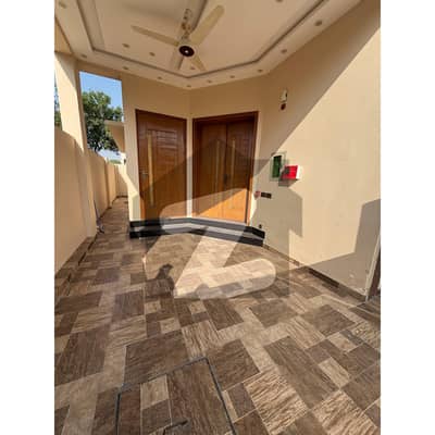 ڈی ایچ اے 11 رہبر لاہور میں 1 کمرے کا 5 مرلہ زیریں پورشن 52.0 ہزار میں کرایہ پر دستیاب ہے۔