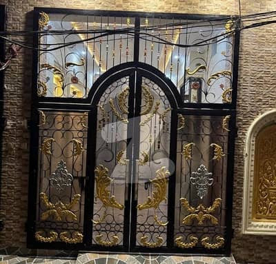 رسول پارک لاہور میں 5 کمروں کا 3 مرلہ مکان 2.2 کروڑ میں برائے فروخت۔