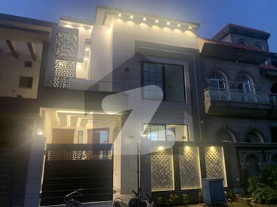 Prime Location Brand New Modren House Of 5 Marla Is Available For Sale In Khayaban-E-Amin - Block L, Lahore