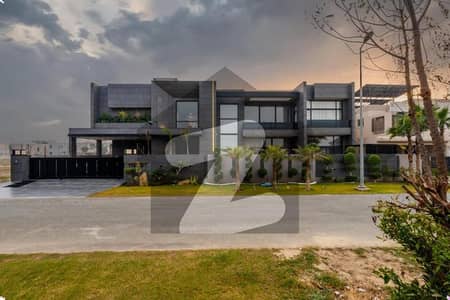 2 KANAL ELEGANT AND FULLY MAINTAINED SUPER HOT LOCATED BUNGALOW IS AVAILABLE IN THE BEST BLOCK OF DHA LAHORE.