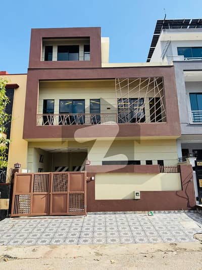 Get This Amazing 1000 Square Feet House Available In D-12/4