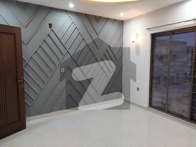 Double Storey 5 Marla House Available In Park View City - Executive Block For sale