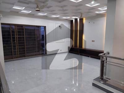 Buy A Centrally Located Prime Location 10 Marla House In Park View City - Topaz Block
