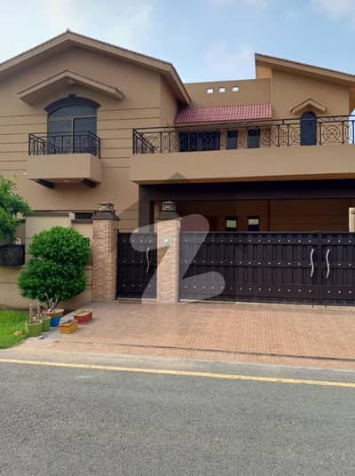 عسکری 10 عسکری,لاہور میں 5 کمروں کا 17 مرلہ مکان 11.75 کروڑ میں برائے فروخت۔