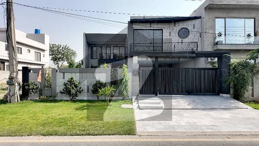 بیکن ہاؤس سوسائٹی - بلاک اے بیکن ہاؤس سوسائٹی,لاہور میں 6 کمروں کا 1 کنال مکان 7.0 کروڑ میں برائے فروخت۔