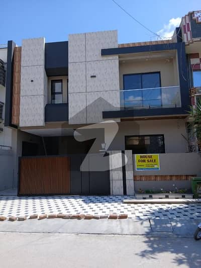 جی ۔ 13 اسلام آباد میں 4 کمروں کا 7 مرلہ مکان 7.0 کروڑ میں برائے فروخت۔