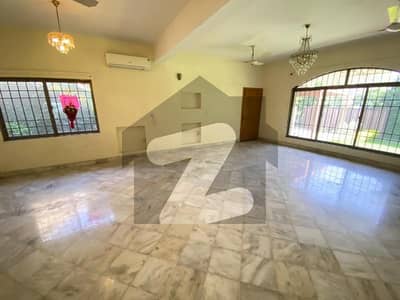 ایف ۔ 7 اسلام آباد میں 4 کمروں کا 2 کنال مکان 5.7 لاکھ میں کرایہ پر دستیاب ہے۔