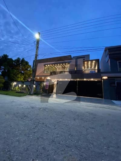 Luxury 1 Kanal Modern House for Sale Prime Location Wapda Town, Lahore  Property Overview:  Size: 1 Kanal (20 Marla)