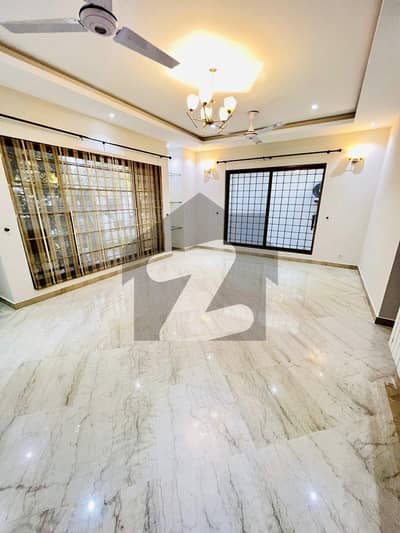 F-8 Like New Luxurious House For Rent