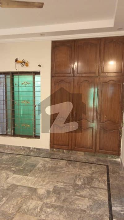 ڈی ایچ اے فیز 3 ڈیفنس (ڈی ایچ اے),لاہور میں 2 کمروں کا 5 مرلہ بالائی پورشن 65.0 ہزار میں کرایہ پر دستیاب ہے۔
