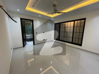 KANAL BRAND NEW UPPER PORTION AVAILABLE FOR RENT IN DHA PHASE 3