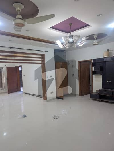 بحریہ ٹاؤن سیکٹر سی بحریہ ٹاؤن,لاہور میں 2 کمروں کا 10 مرلہ زیریں پورشن 70.0 ہزار میں کرایہ پر دستیاب ہے۔