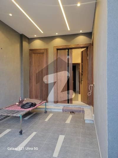 فارمانئیٹس ہاؤسنگ سکیم لاہور میں 3 کمروں کا 5 مرلہ مکان 2.3 کروڑ میں برائے فروخت۔