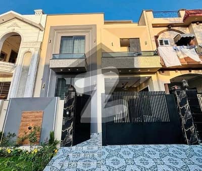 سٹی ہاؤسنگ سوسائٹی گوجرانوالہ میں 4 کمروں کا 5 مرلہ مکان 2.45 کروڑ میں برائے فروخت۔