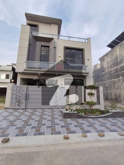 فیصل ٹاؤن - ایف ۔ 18 اسلام آباد میں 4 کمروں کا 5 مرلہ مکان 2.95 کروڑ میں برائے فروخت۔