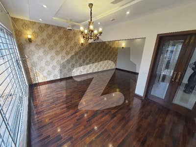 ڈی ایچ اے فیز 6 ڈیفنس (ڈی ایچ اے),لاہور میں 4 کمروں کا 10 مرلہ مکان 2.5 لاکھ میں کرایہ پر دستیاب ہے۔