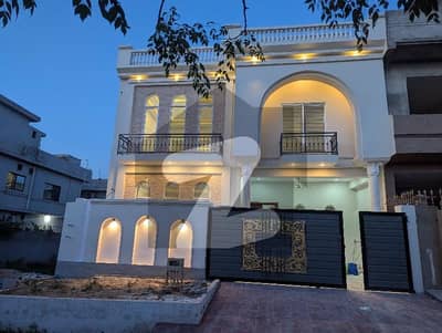 ای ۔ 16/3 ای ۔ 16,اسلام آباد میں 5 کمروں کا 7 مرلہ مکان 2.39 کروڑ میں برائے فروخت۔